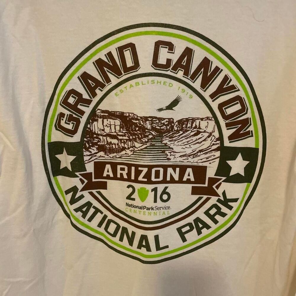 Gildan Men's White and Cream T-shirt